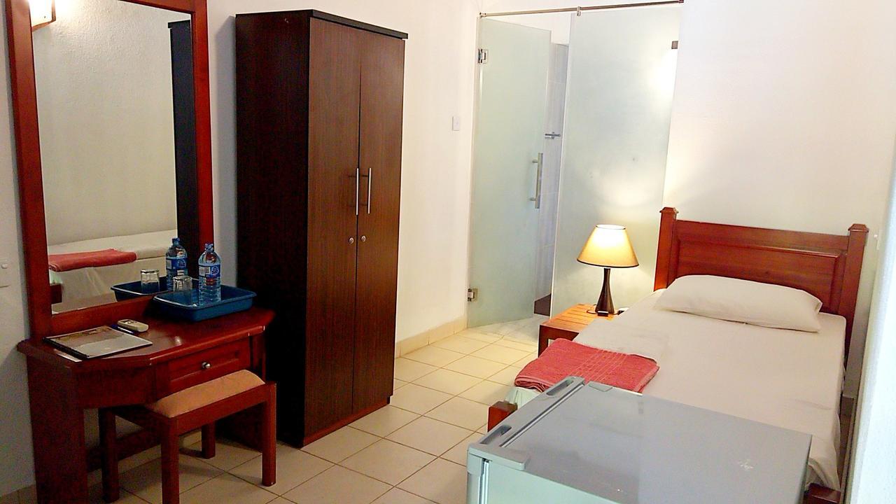 Tropical Villas Negombo Exterior photo