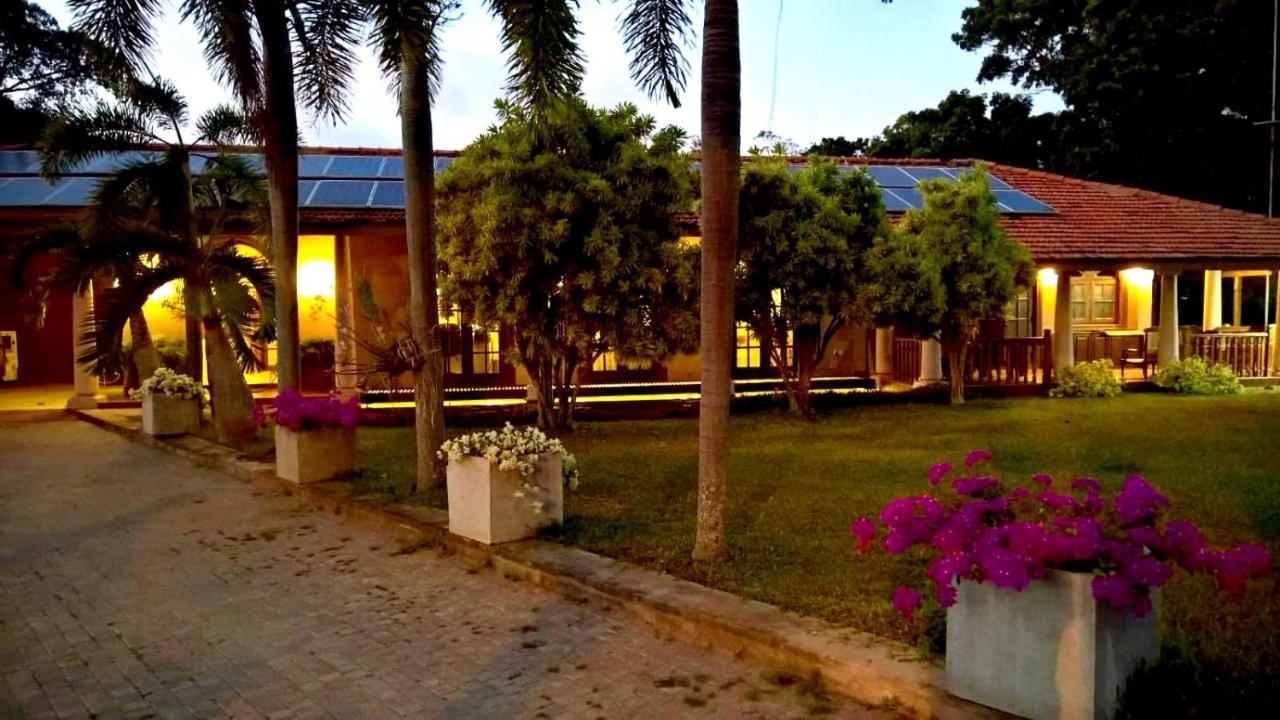 Tropical Villas Negombo Exterior photo