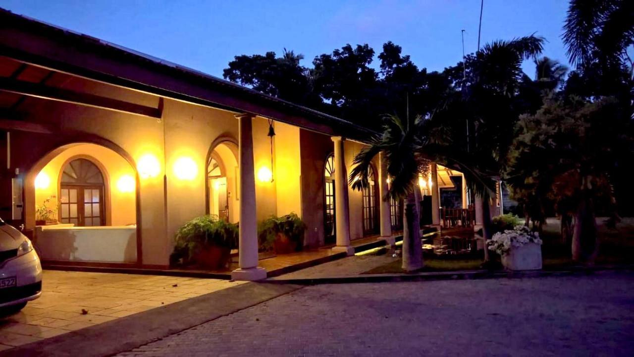Tropical Villas Negombo Exterior photo